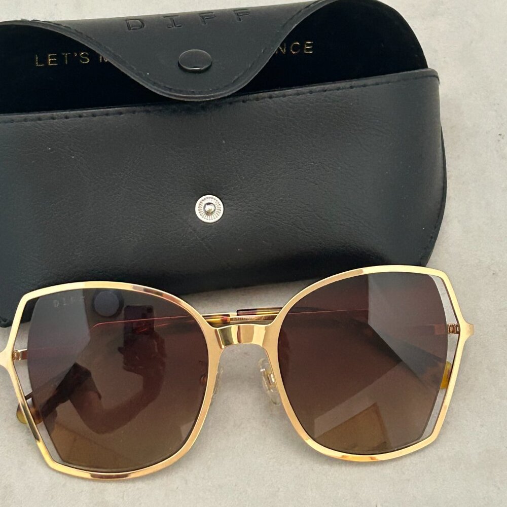 Donna III Square Sunglasses - Picture 4 of 6